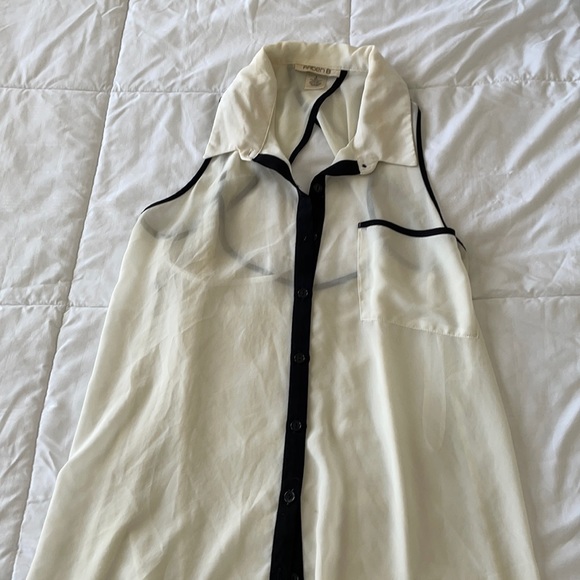 Silk, white, and black dress shirt - Picture 1 of 4